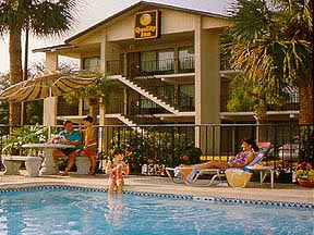 Econolodge Maingate East Pool